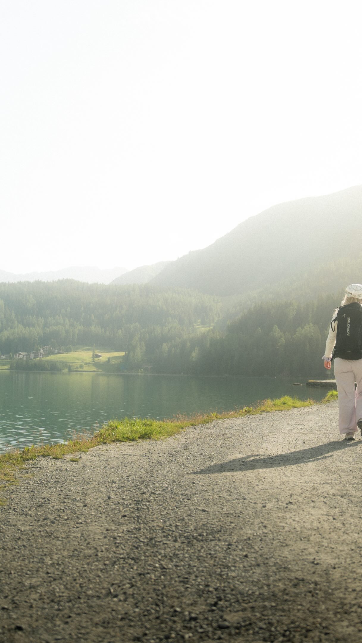 Wenn der Tag leise beginnt: Wasser, Berge und ein Weg, der weiterführt.